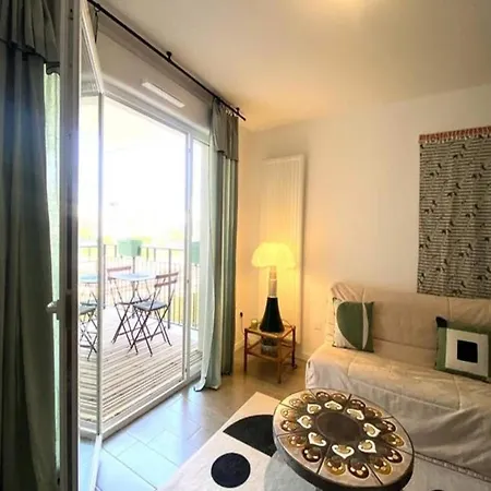 New Apt Behind Train Station Apartamento *