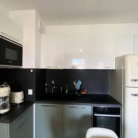New Apt Behind Train Station *